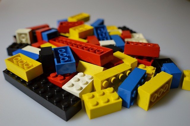 lego-674881_640-YZ9bpM5B2lu9Zy6b